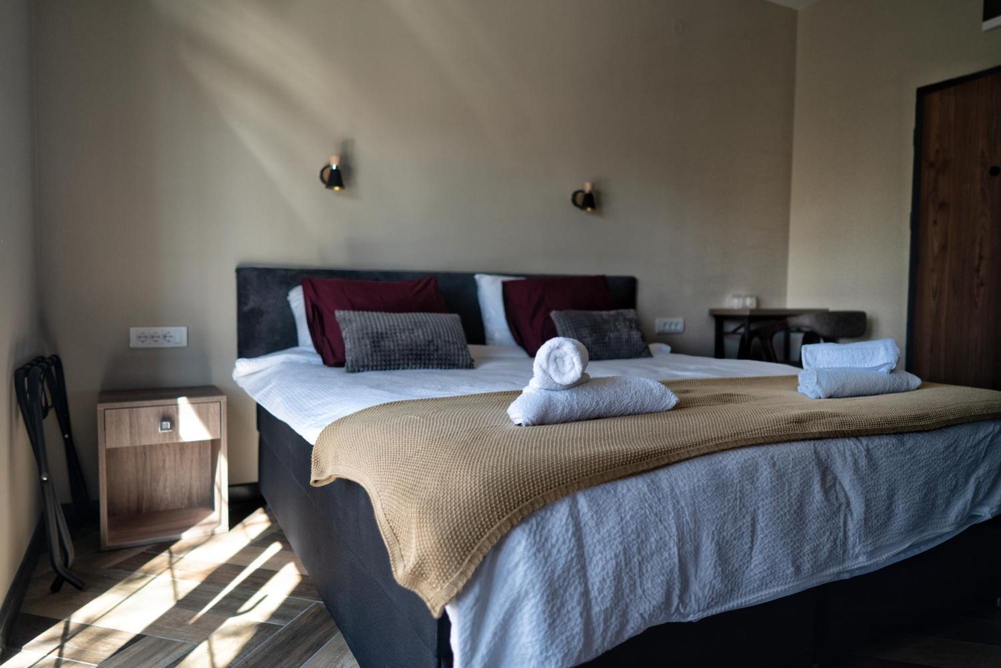 La Roue Hotel Vrsac Bagian luar foto