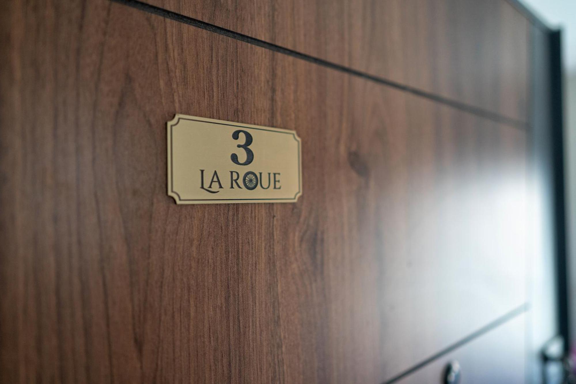 La Roue Hotel Vrsac Bagian luar foto