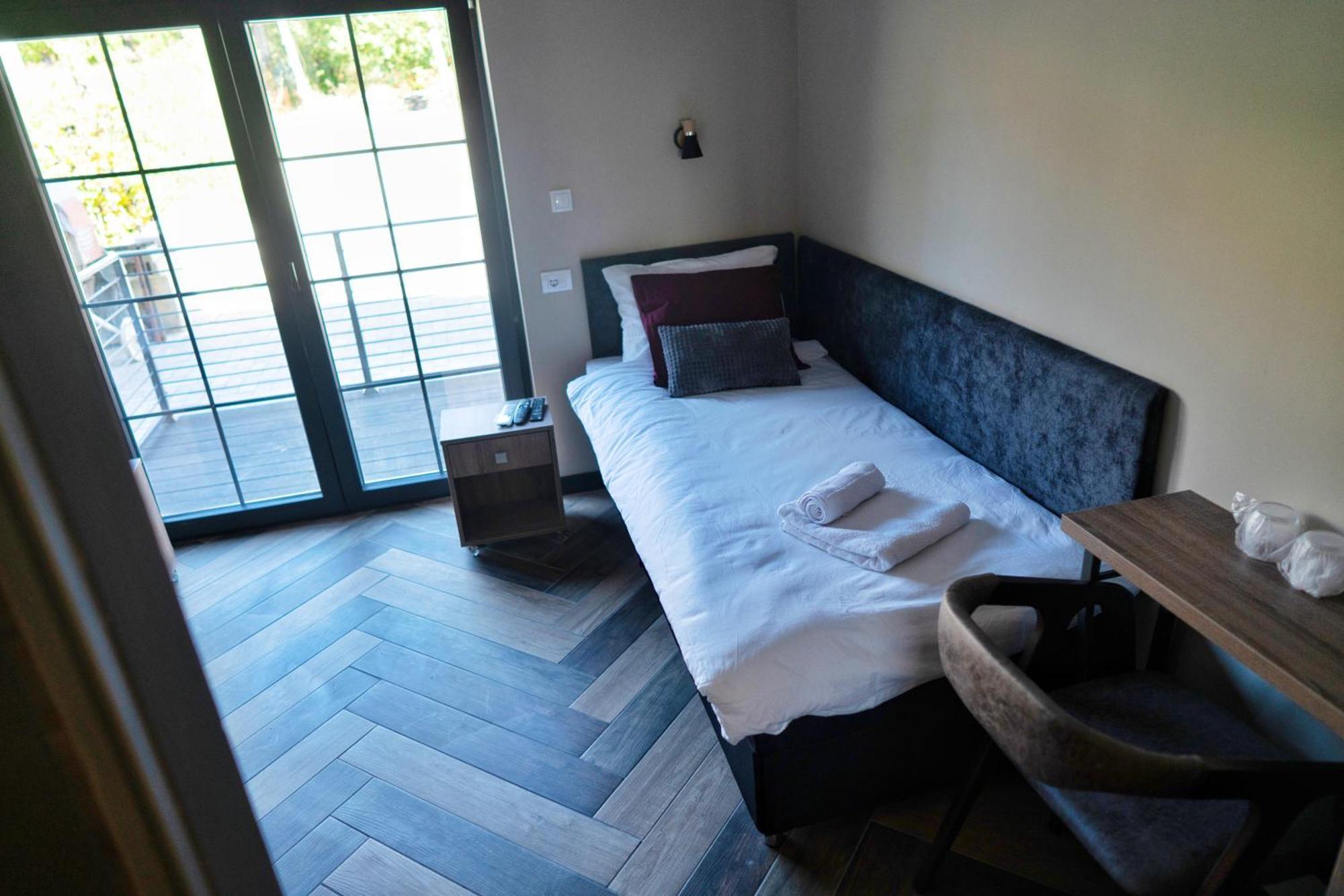 La Roue Hotel Vrsac Bagian luar foto
