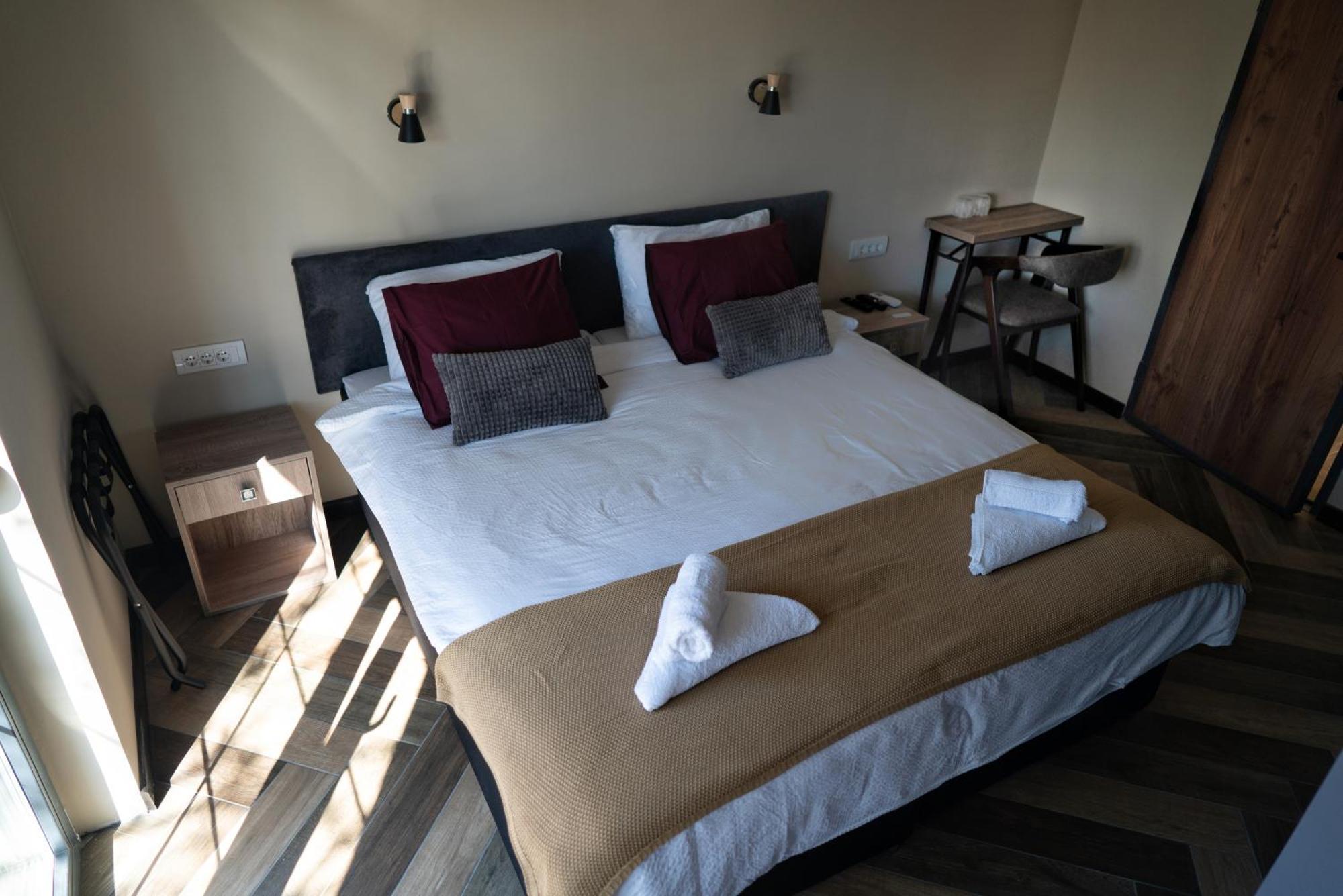 La Roue Hotel Vrsac Bagian luar foto