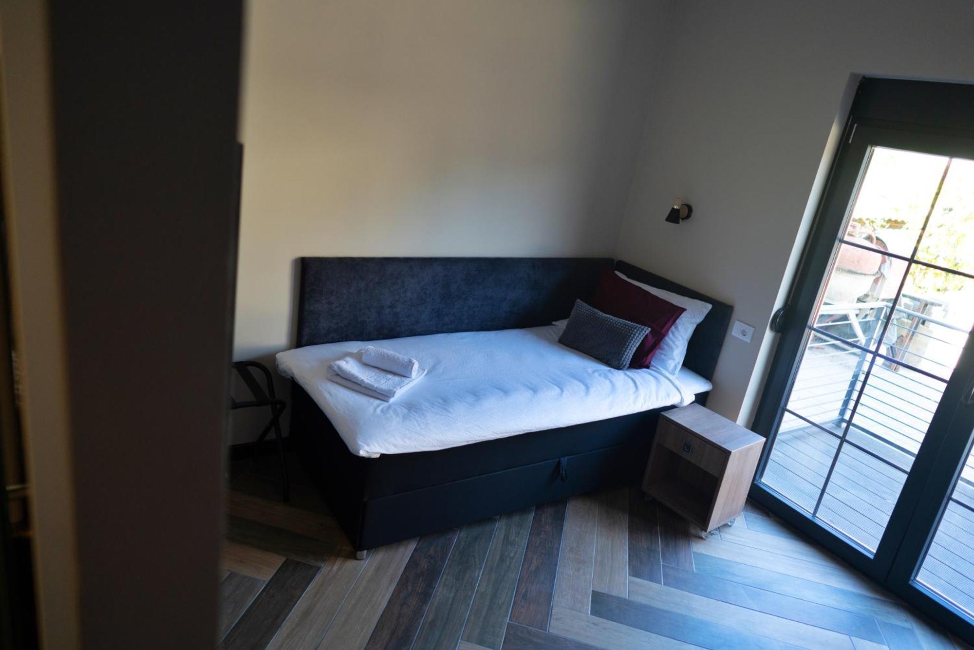 La Roue Hotel Vrsac Bagian luar foto
