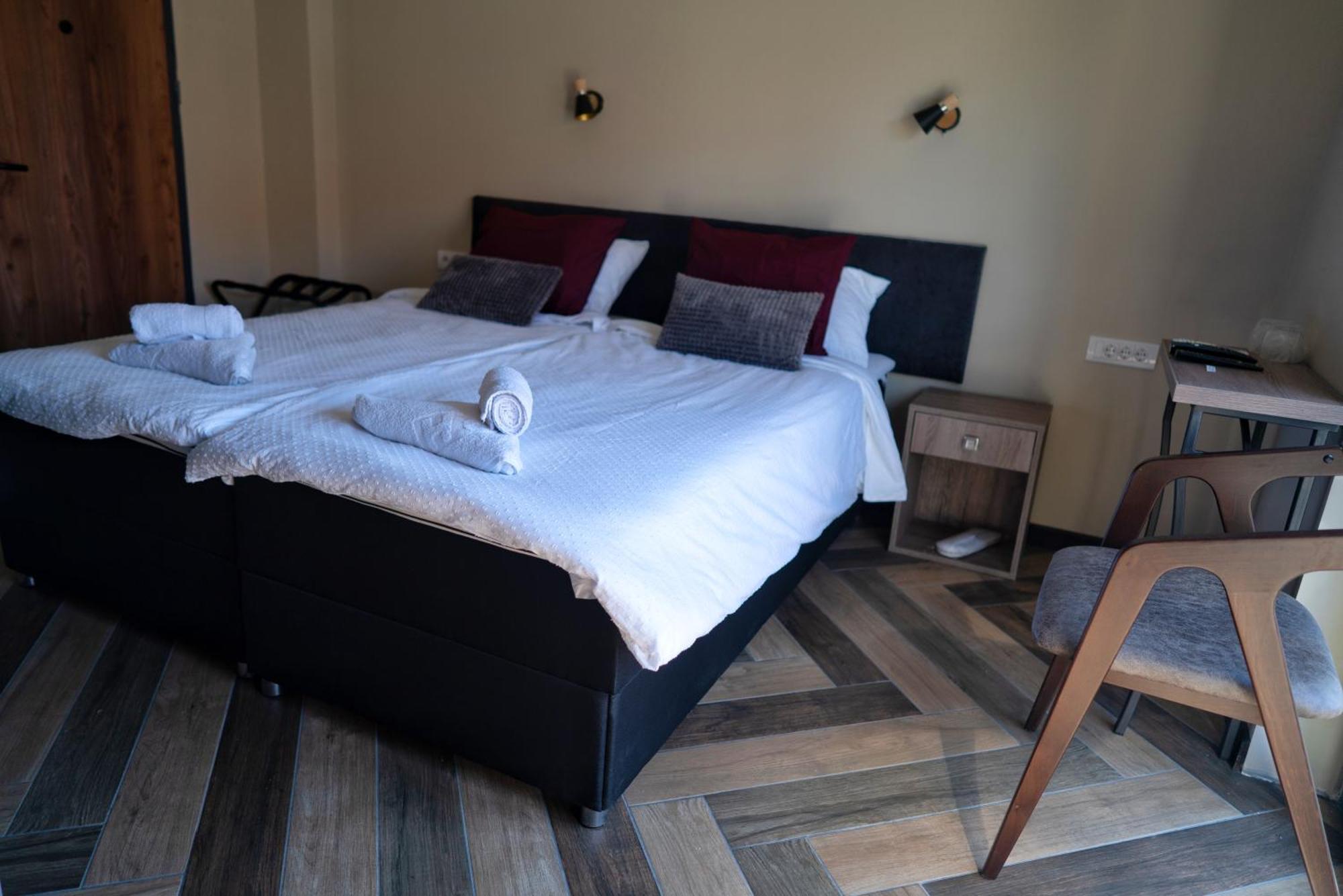 La Roue Hotel Vrsac Bagian luar foto