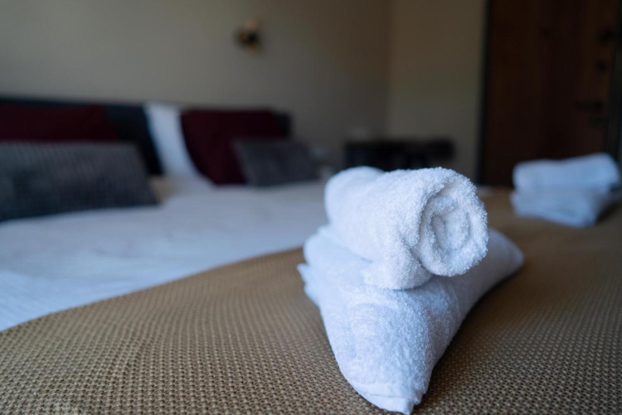 La Roue Hotel Vrsac Bagian luar foto